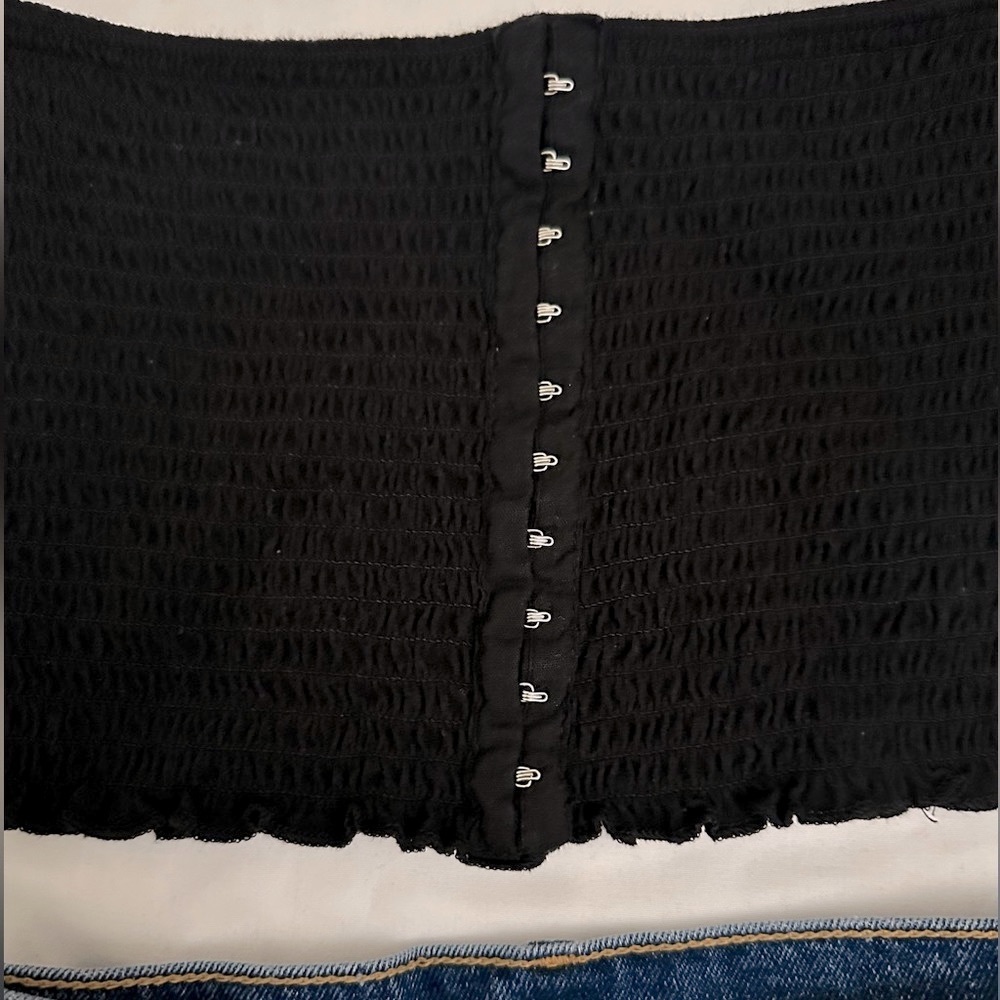 Black Off the Shoulder Crop Top Size Small - Picture 3 of 3